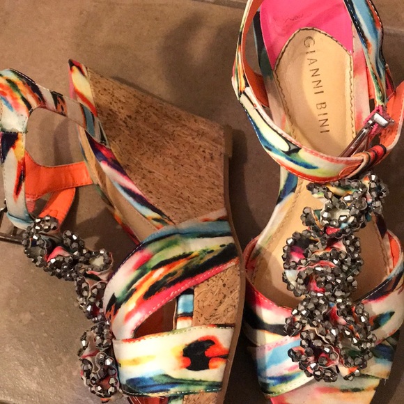 Multi colored Gianni Bini wedges - Picture 3 of 3